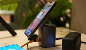 Smartphone on magsafe charger