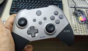 An image showing a person holding the EasySMX controller in their hand.