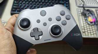 An image showing a person holding the EasySMX controller in their hand.