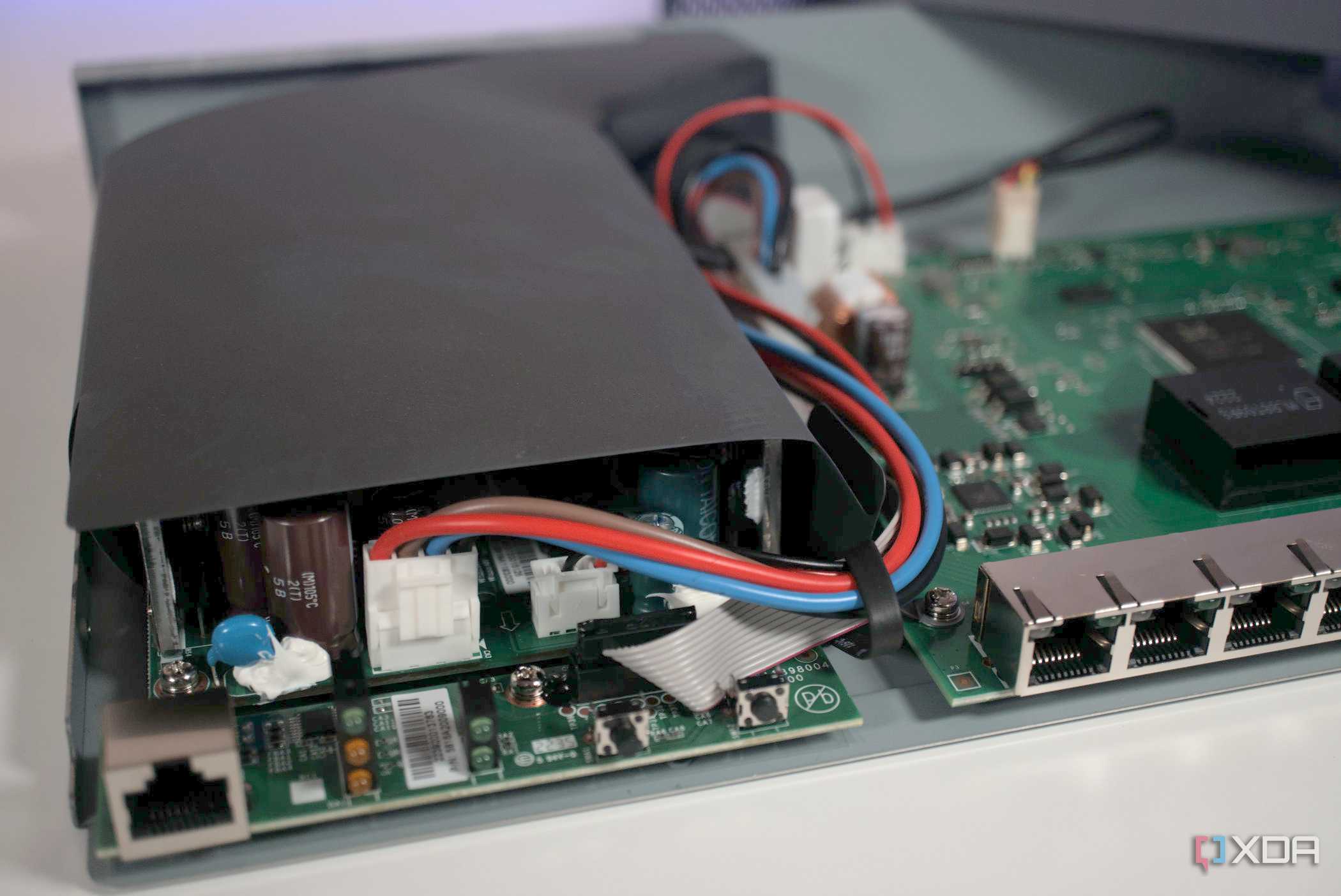 PCB and PSU inside the EnGenius ECS112FP