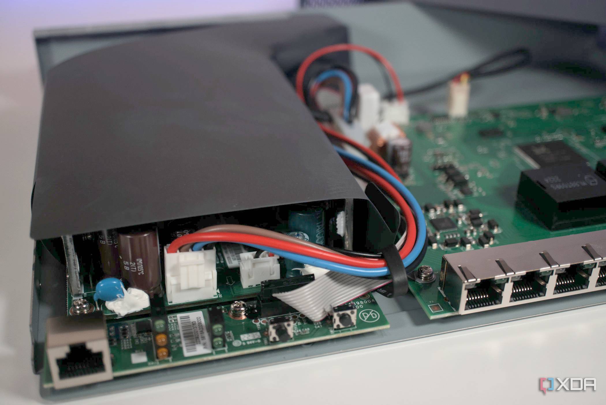 PCB and PSU inside the EnGenius ECS112FP