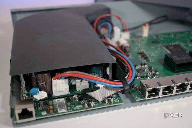PCB and PSU inside the EnGenius ECS112FP