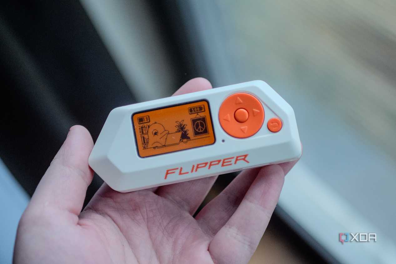 Flipper Zero in ahnd, showing home screen