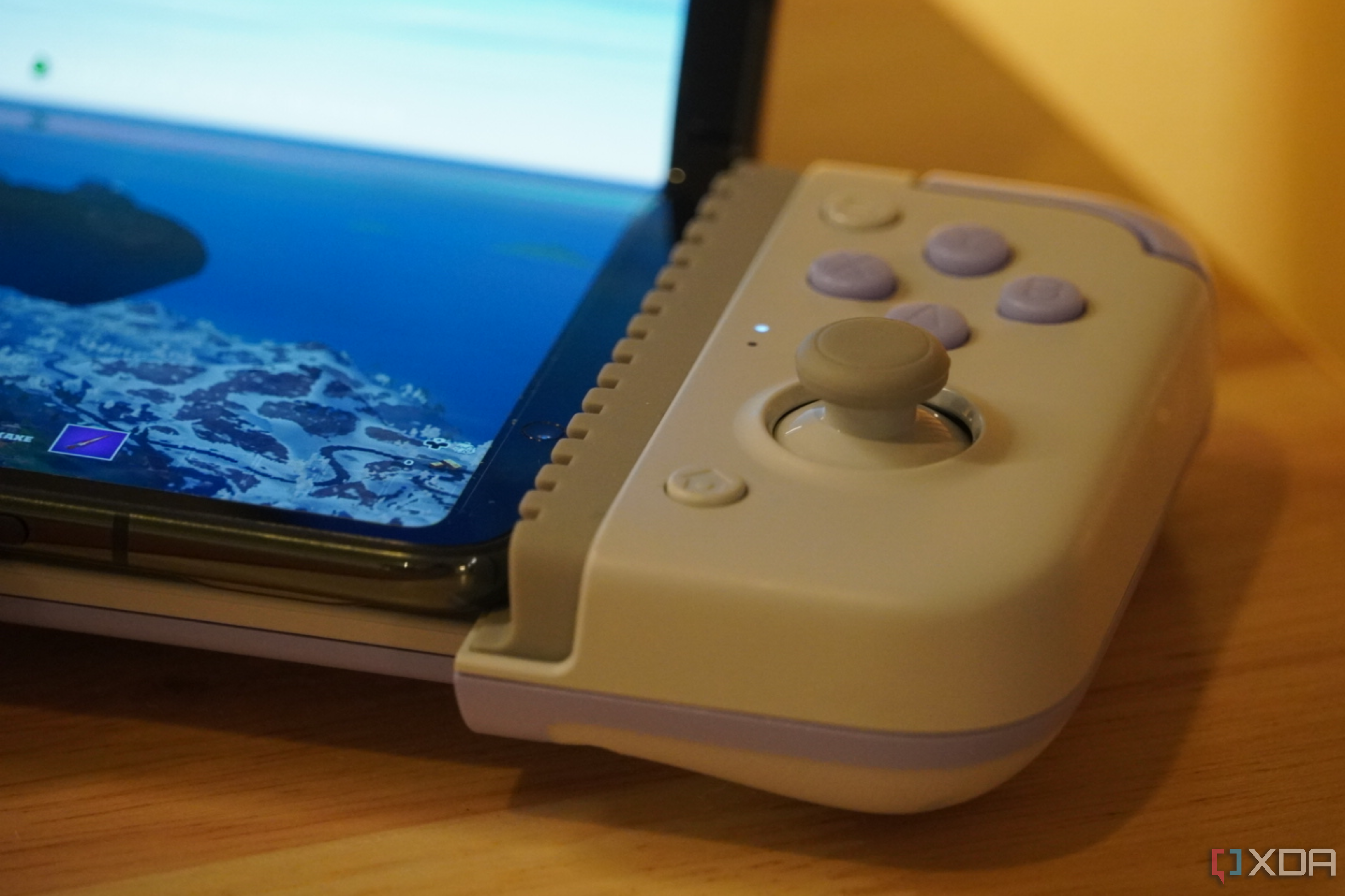 The right side of the GameSir X2s.