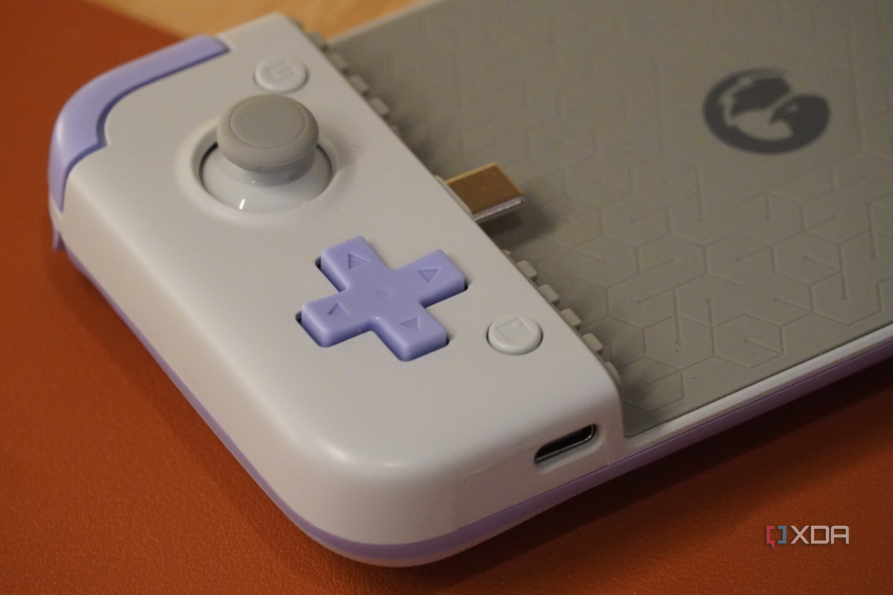 The USB-C connector and port on the GameSir X2s.