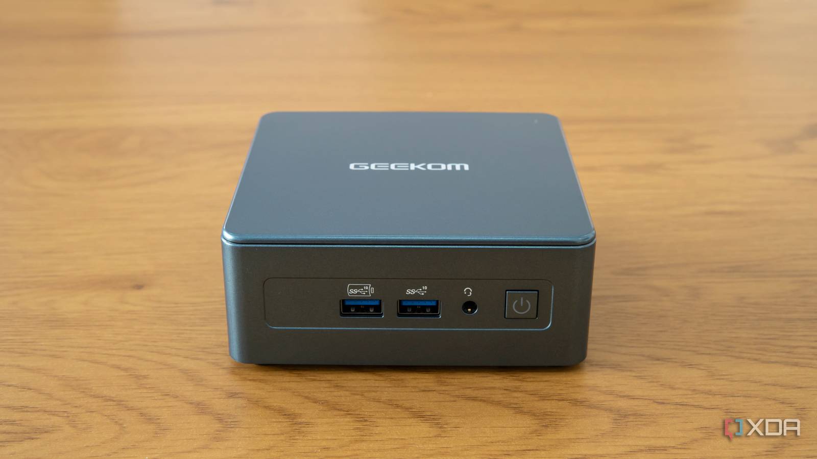 I mounted my mini PC behind my monitor and cleared my entire desk in ...