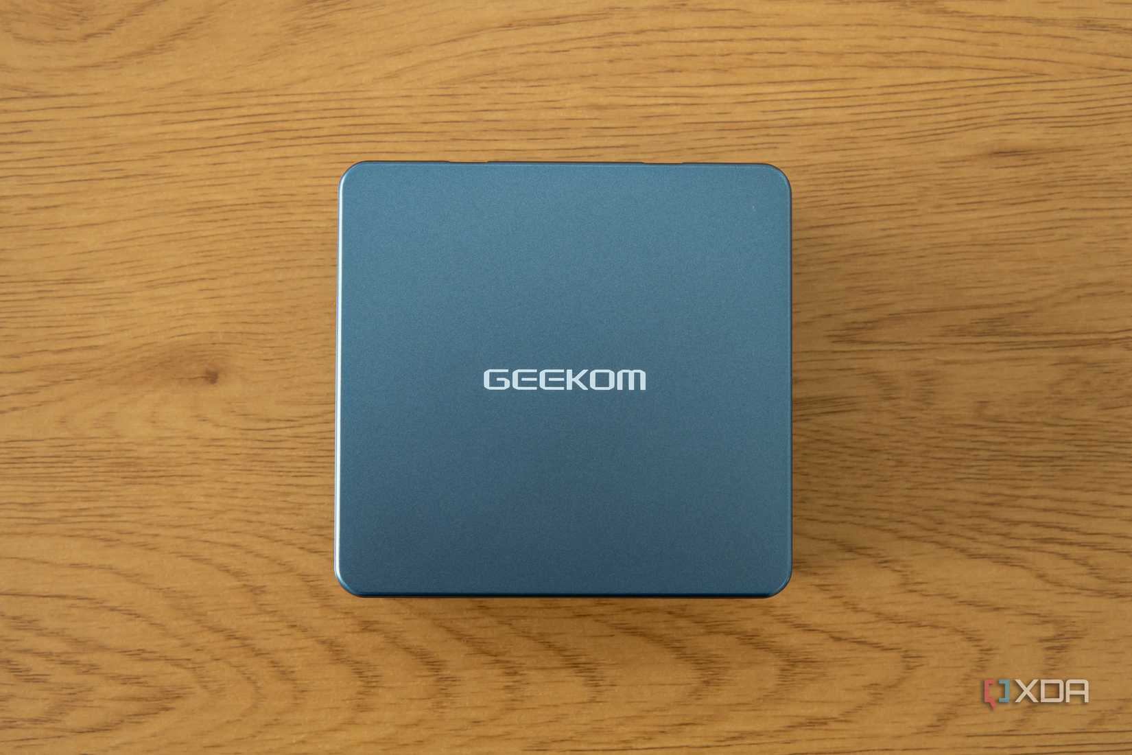 I mounted my mini PC behind my monitor and cleared my entire desk in ...