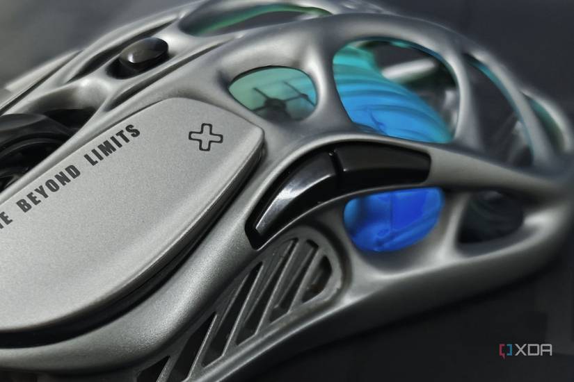 GravaStar Mercury M1 Pro button closeup