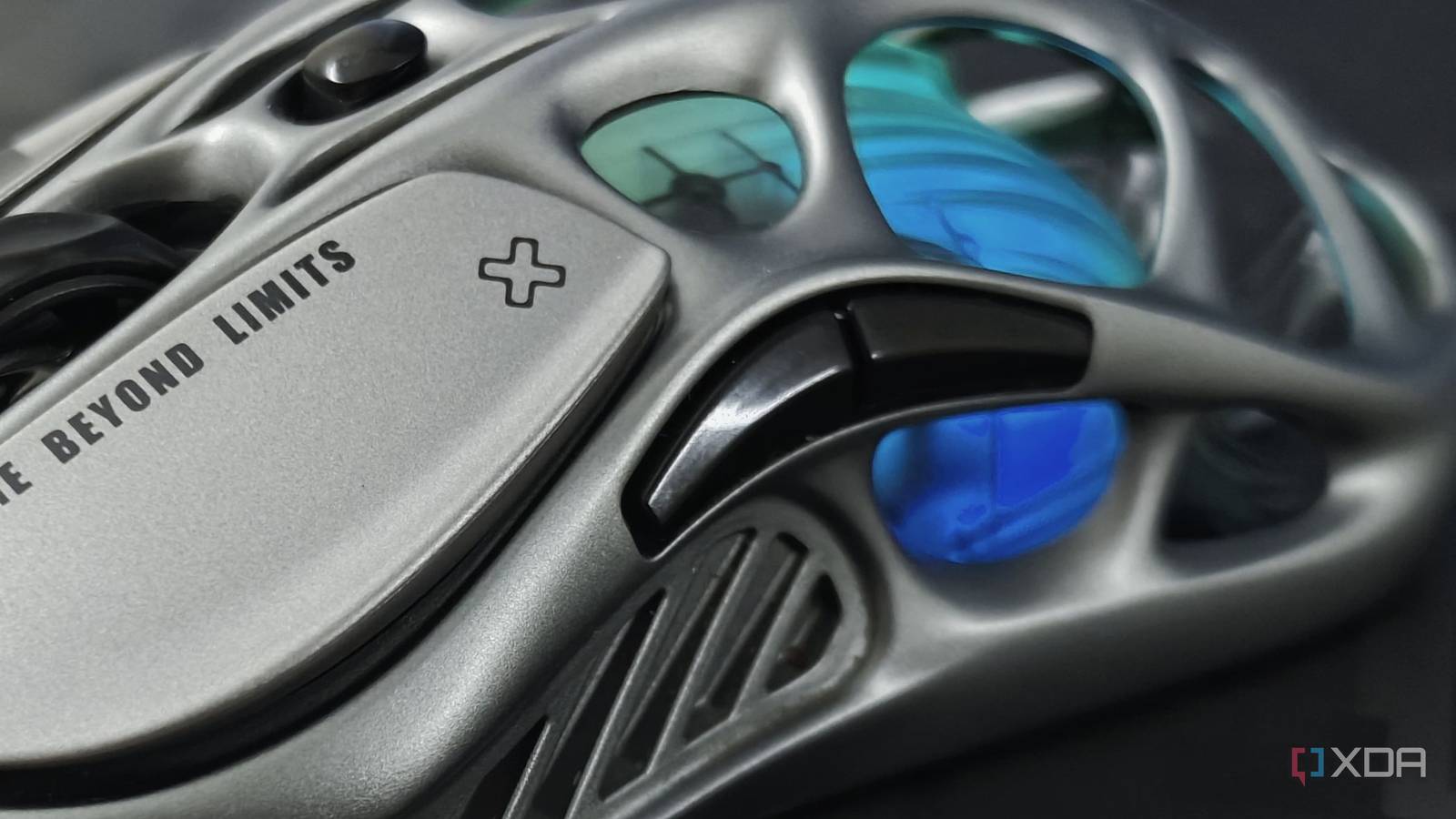 GravaStar Mercury M1 Pro button closeup