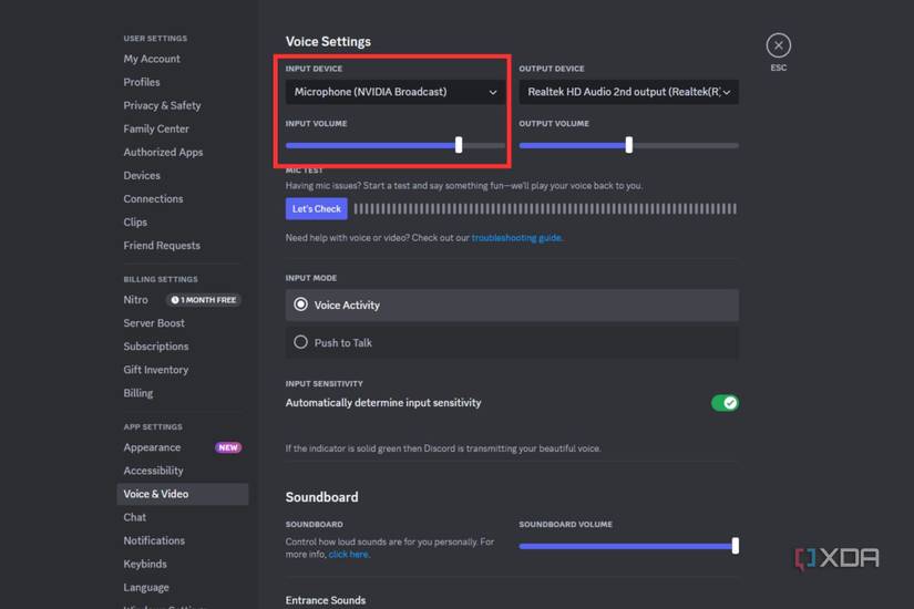 A screenshot showing the highlighted microphone input device settings in Discord.