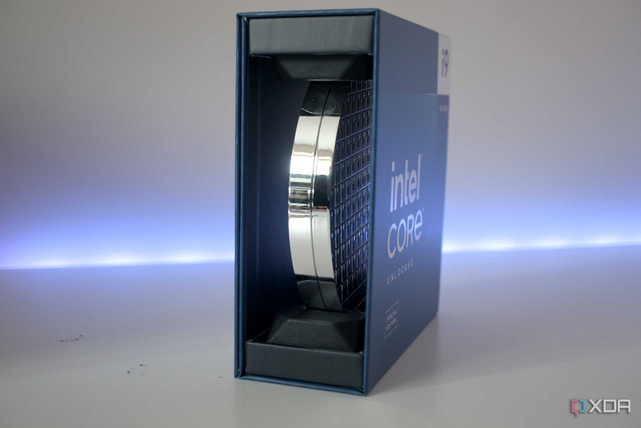 intel core i9 14900ks box side