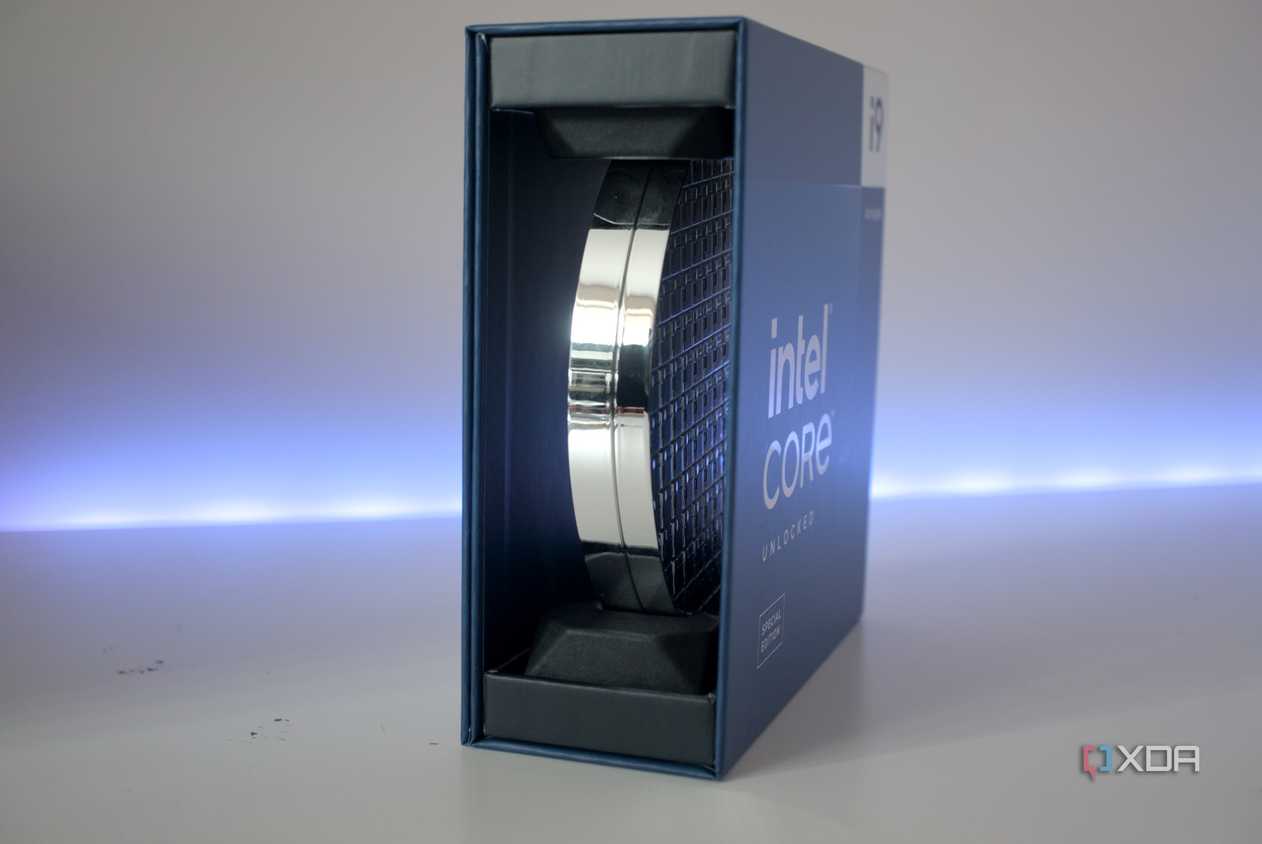 intel core i9 14900ks box side