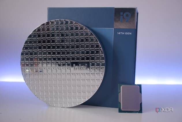 Intel Core i9-14900KS with its box and wafer