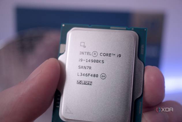 Holding the Intel Core i9-14900KS