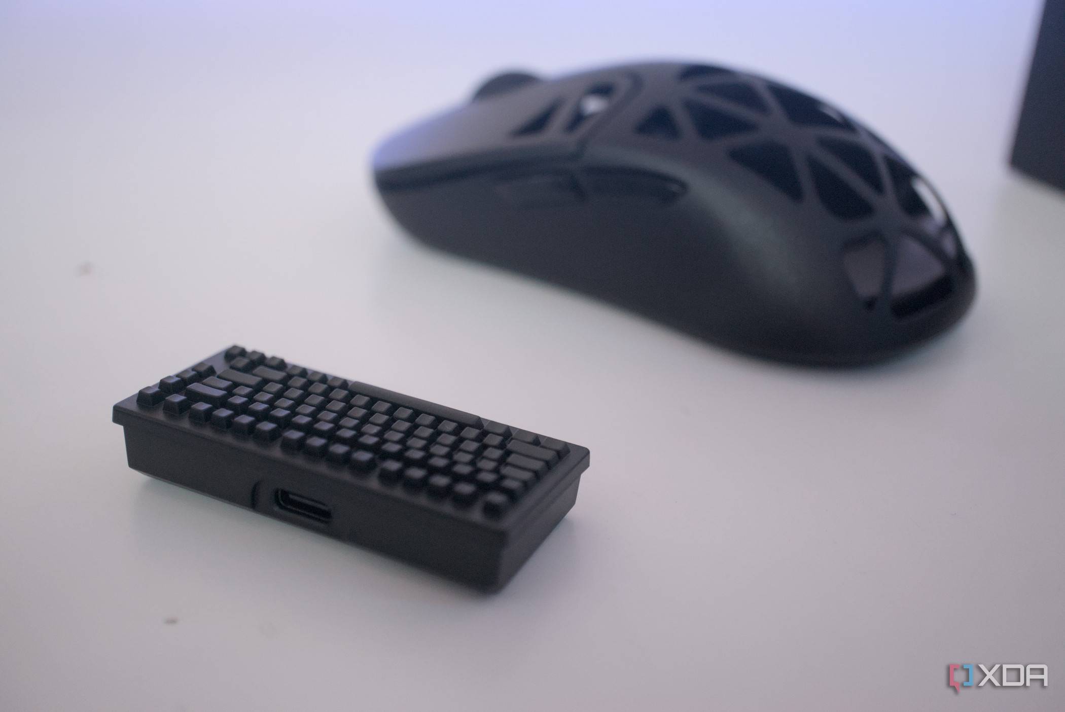 Keychron M3 Mini 4K Metal Edition dongle port