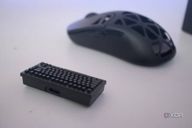 Keychron M3 Mini 4K Metal Edition dongle port