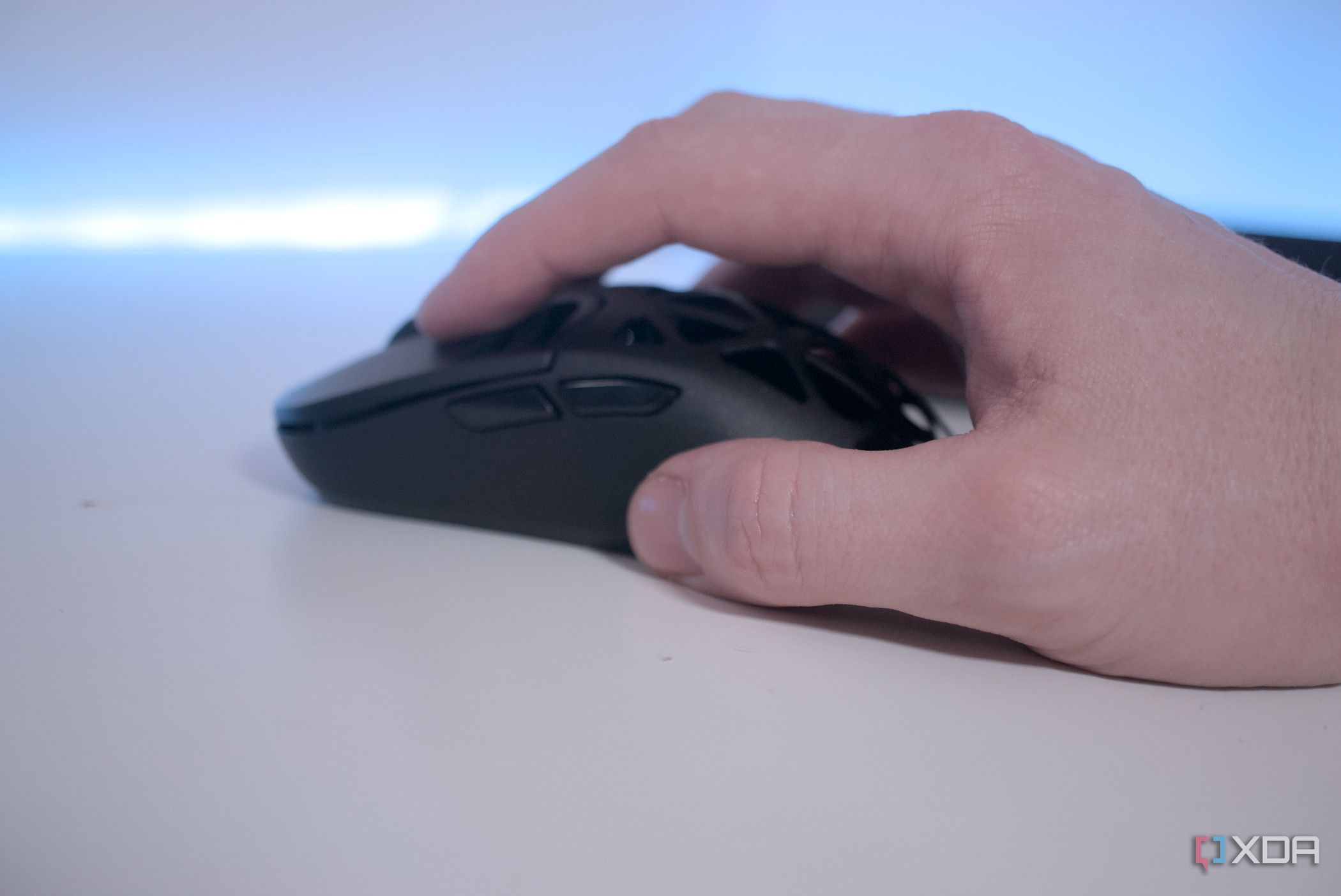 Keychron M3 Mini 4K Metal Edition fingertip grip