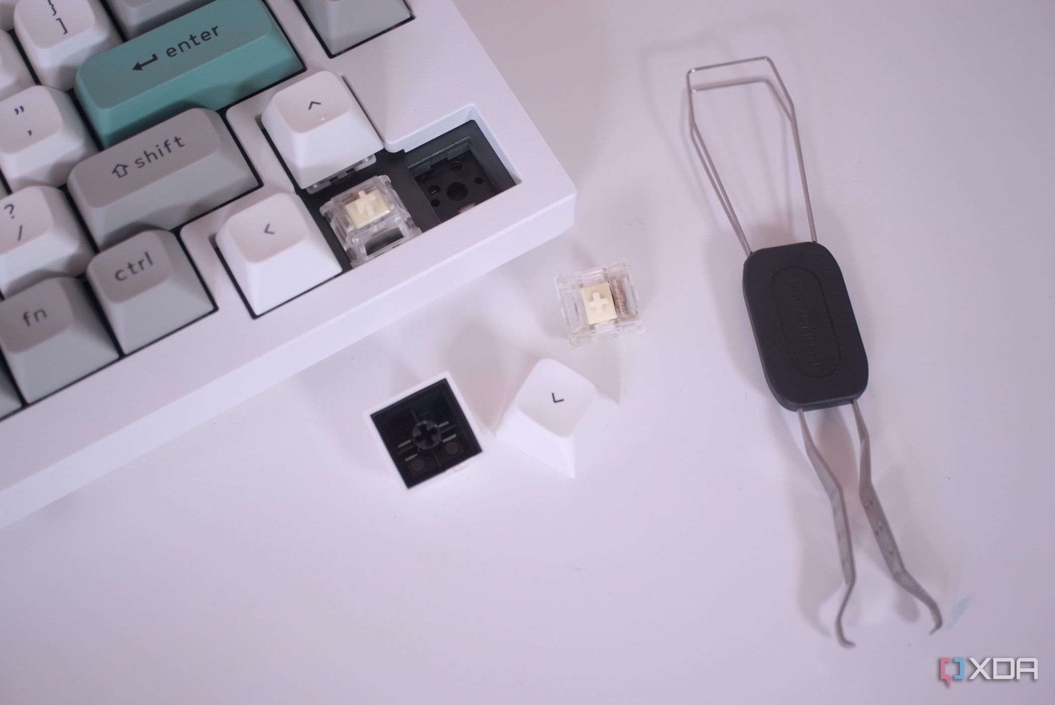 Removing Keychron Q1 Max keycaps and switches