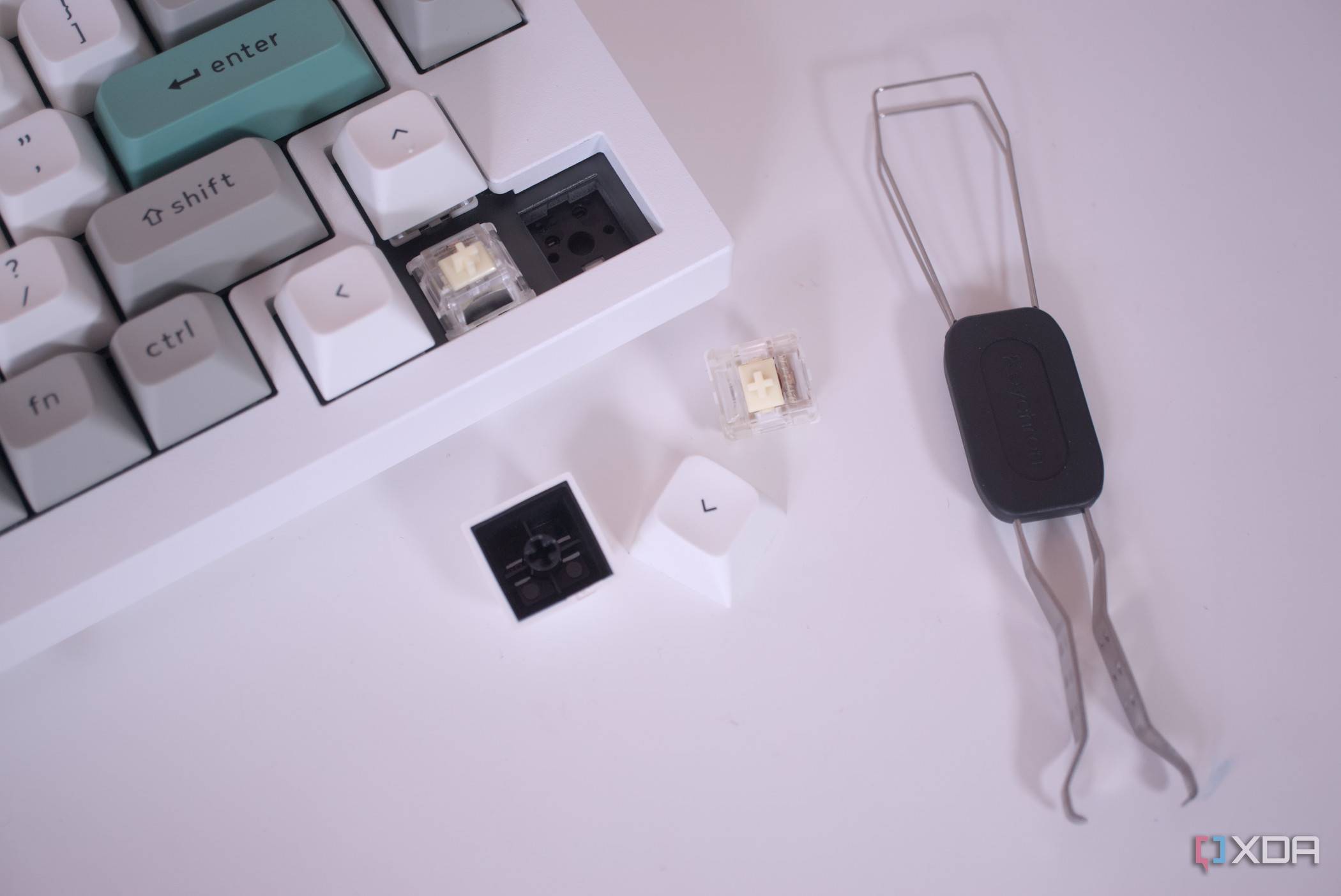 Removing Keychron Q1 Max keycaps and switches