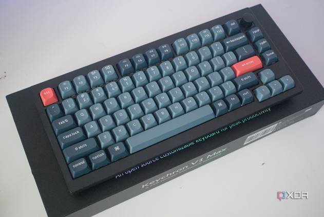 Keychron V1 Max atop its box