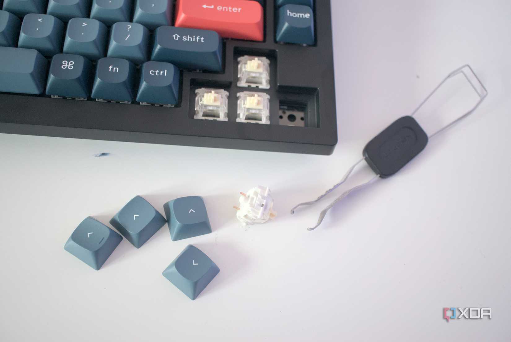 keychron-v1-switches-removed-2