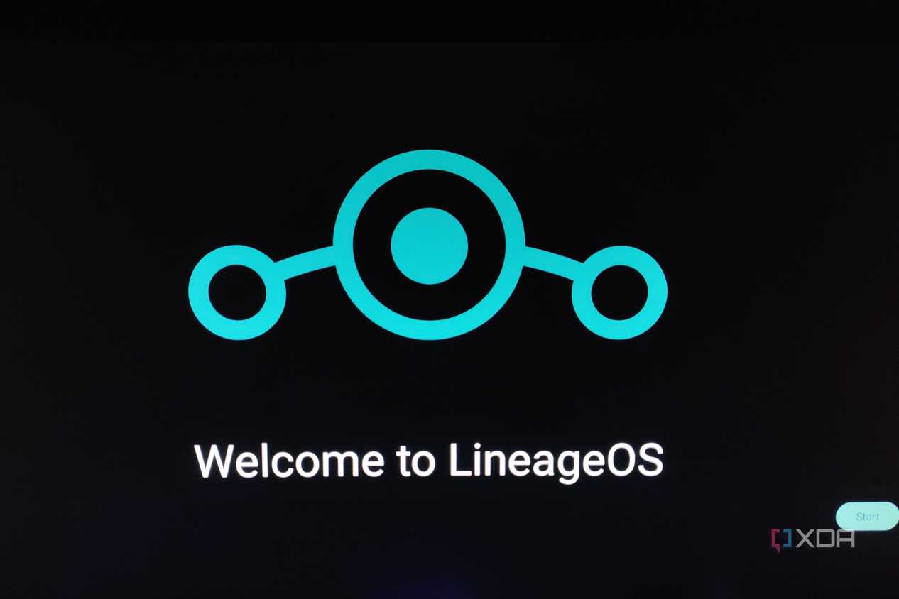 The splash screen that appears when booting LineageOS on the Raspberry Pi 5