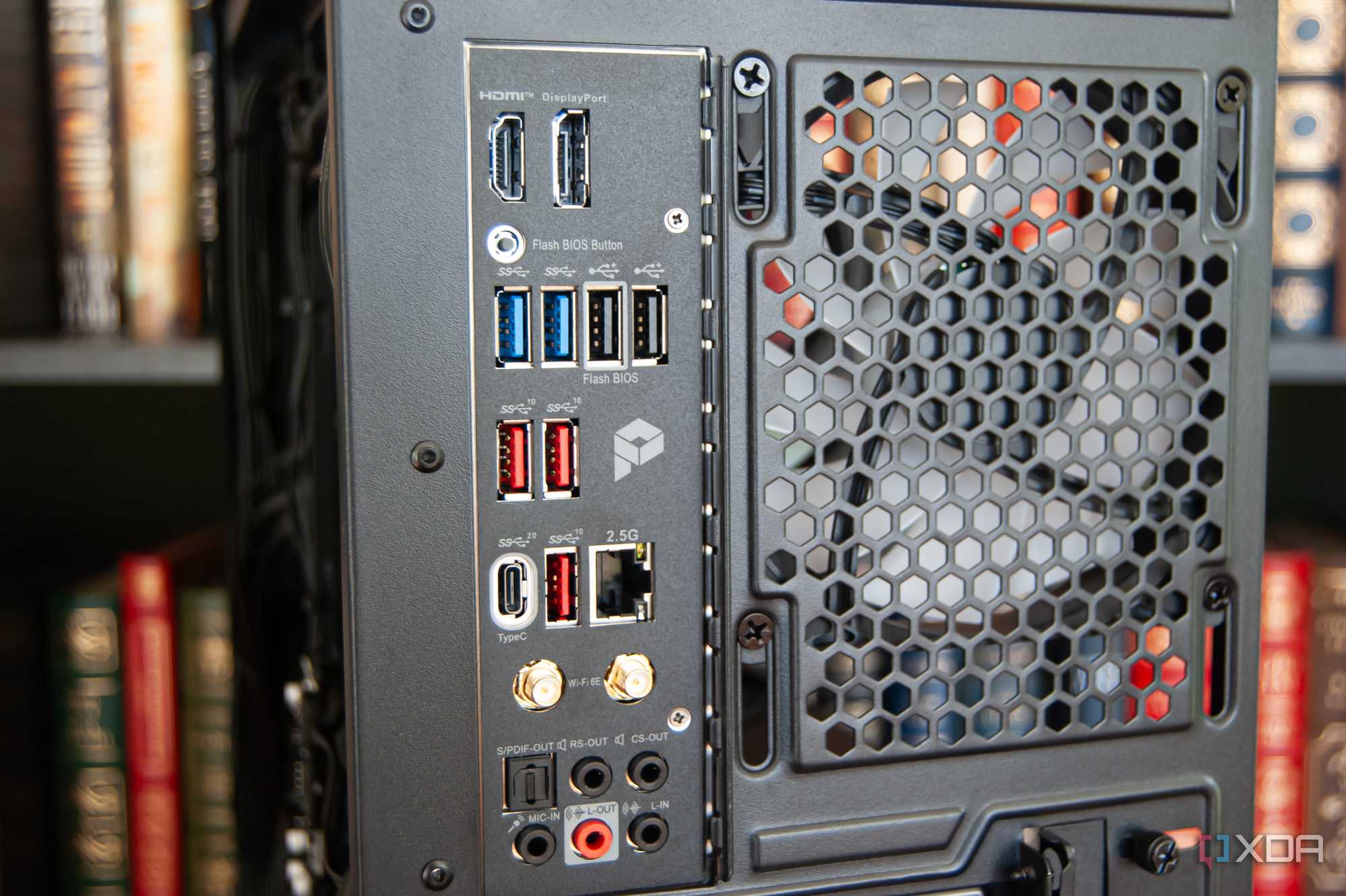 Maingear MG-1 Legendary rear view
