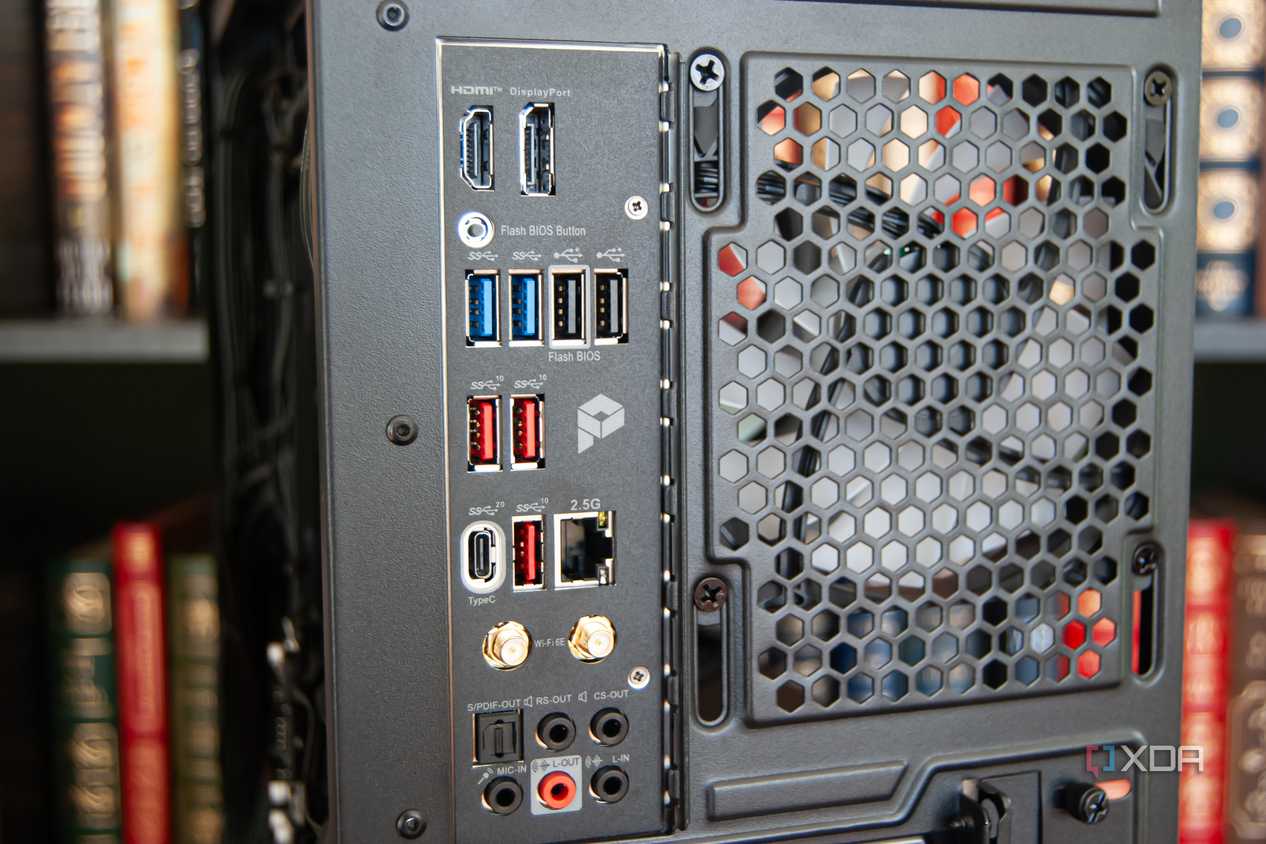Maingear MG-1 Legendary rear view