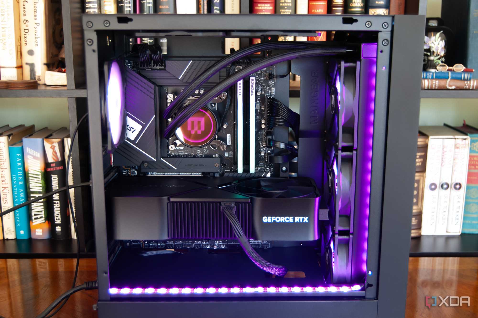 Maingear MG-1 Legendary side view