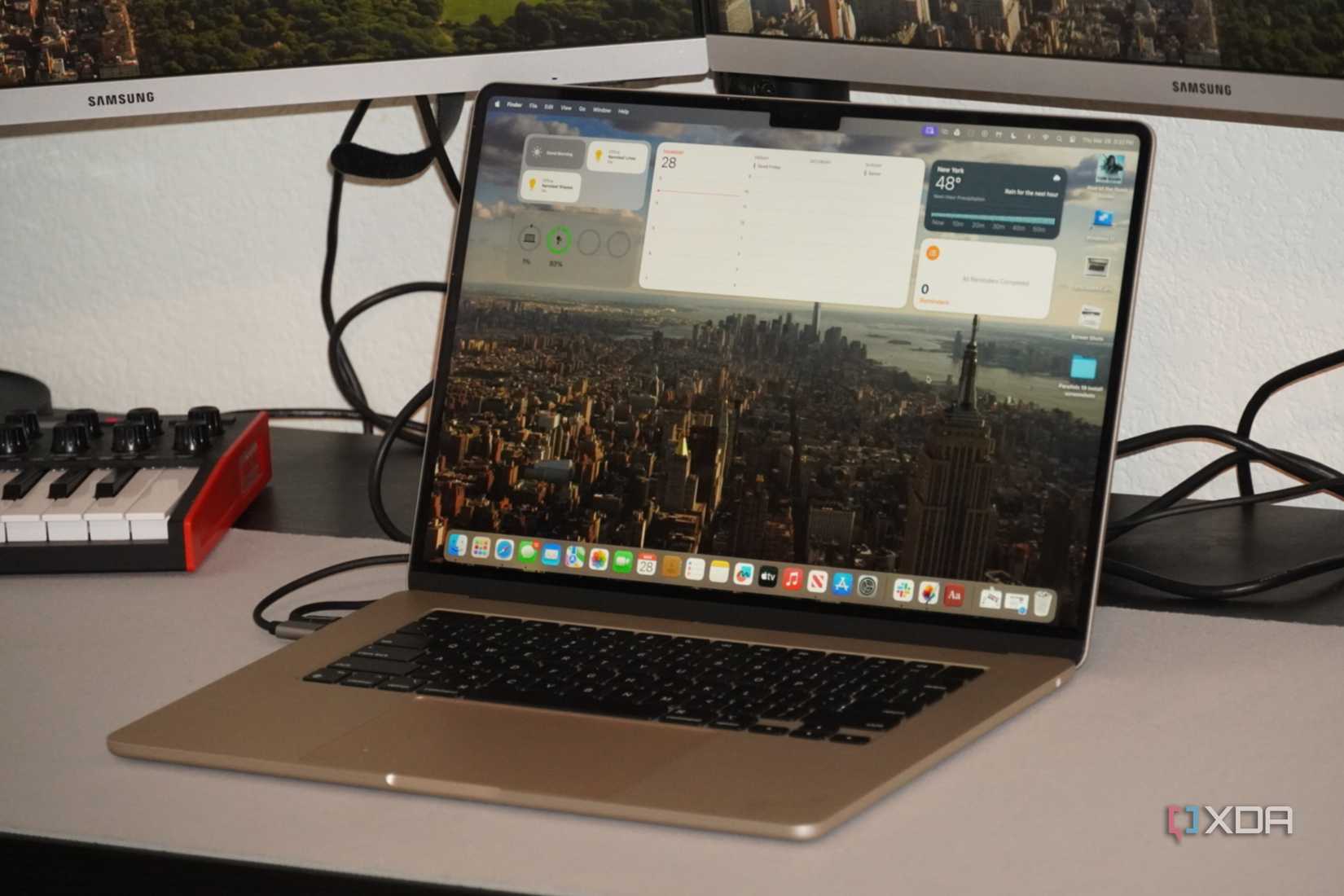 A close-up of the M2 MacBook Air connected to the docking dock.