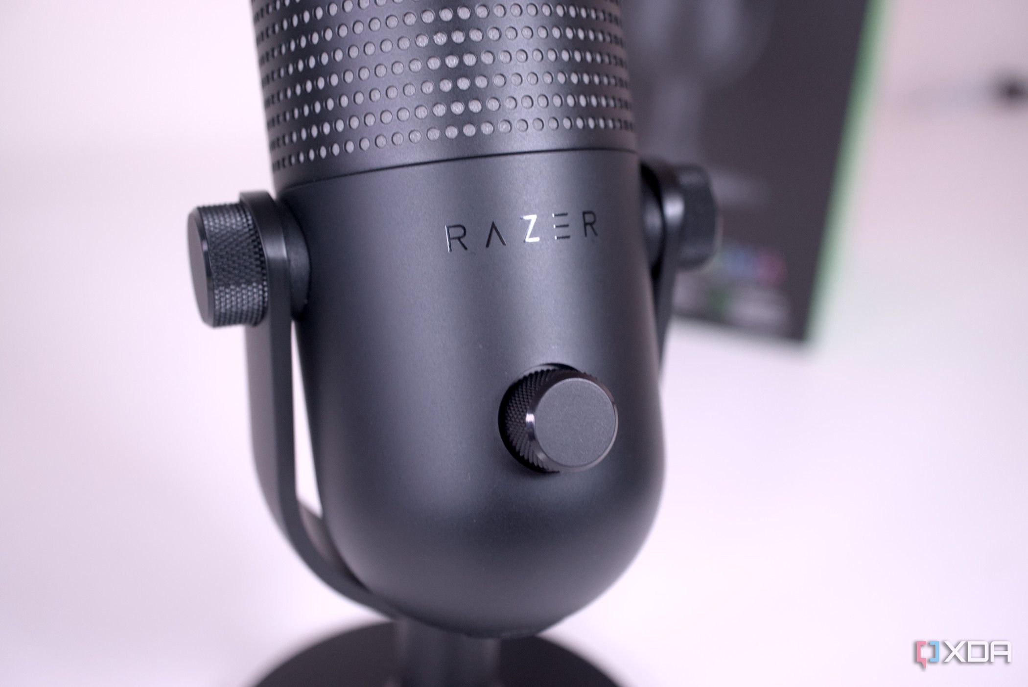 新品　未開封　RAZER SEIREN V3 CHROMA Razer Seiren V3 Chroma review: Glows brighter than my voice