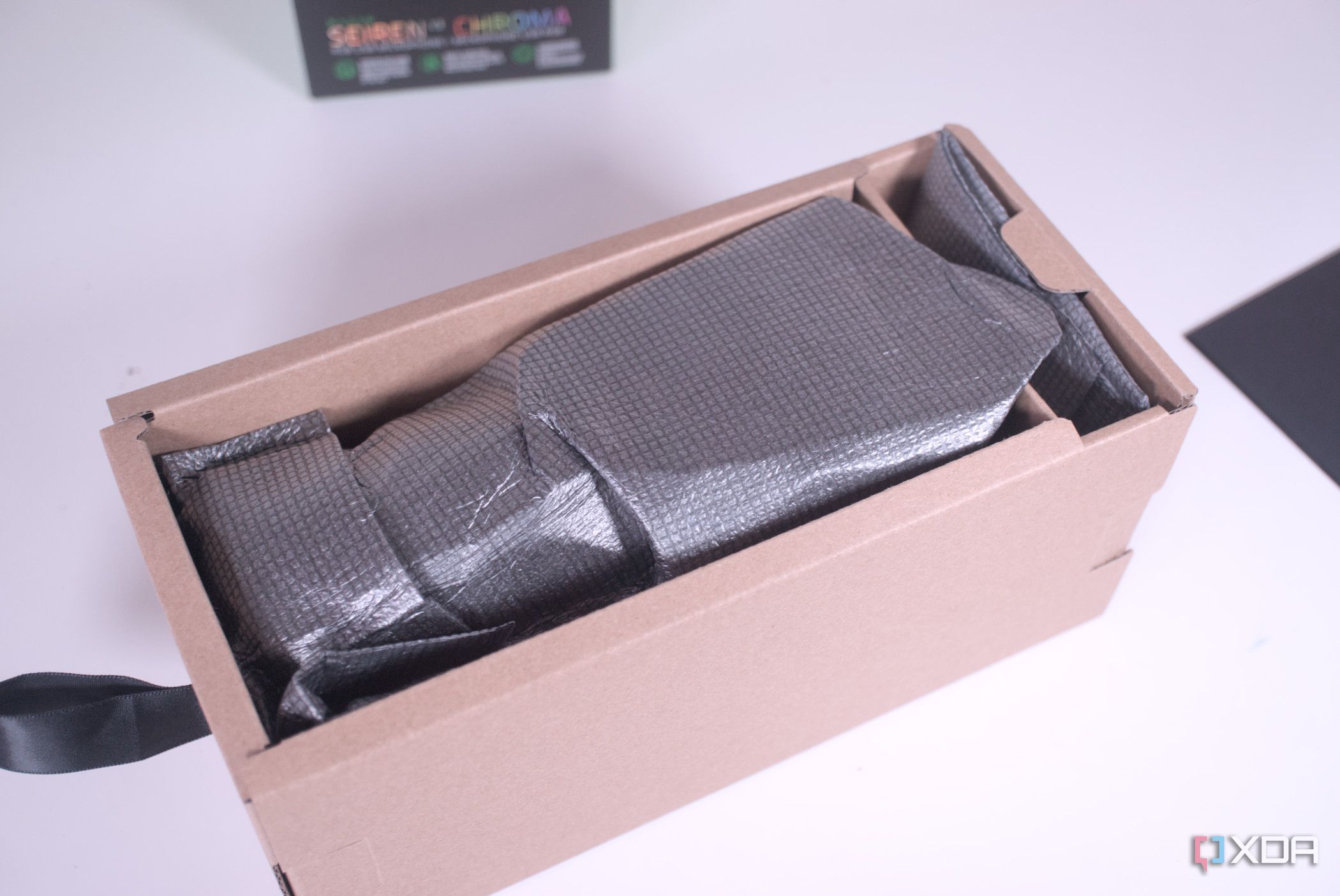 Unboxing the Razer Seiren V3 Chroma