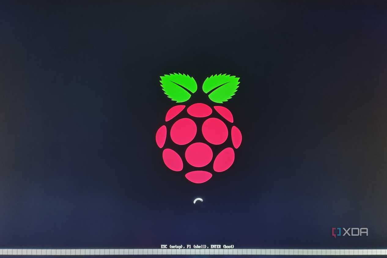The splash screen that appears when booting Windows 11 using RPi5 UEFI