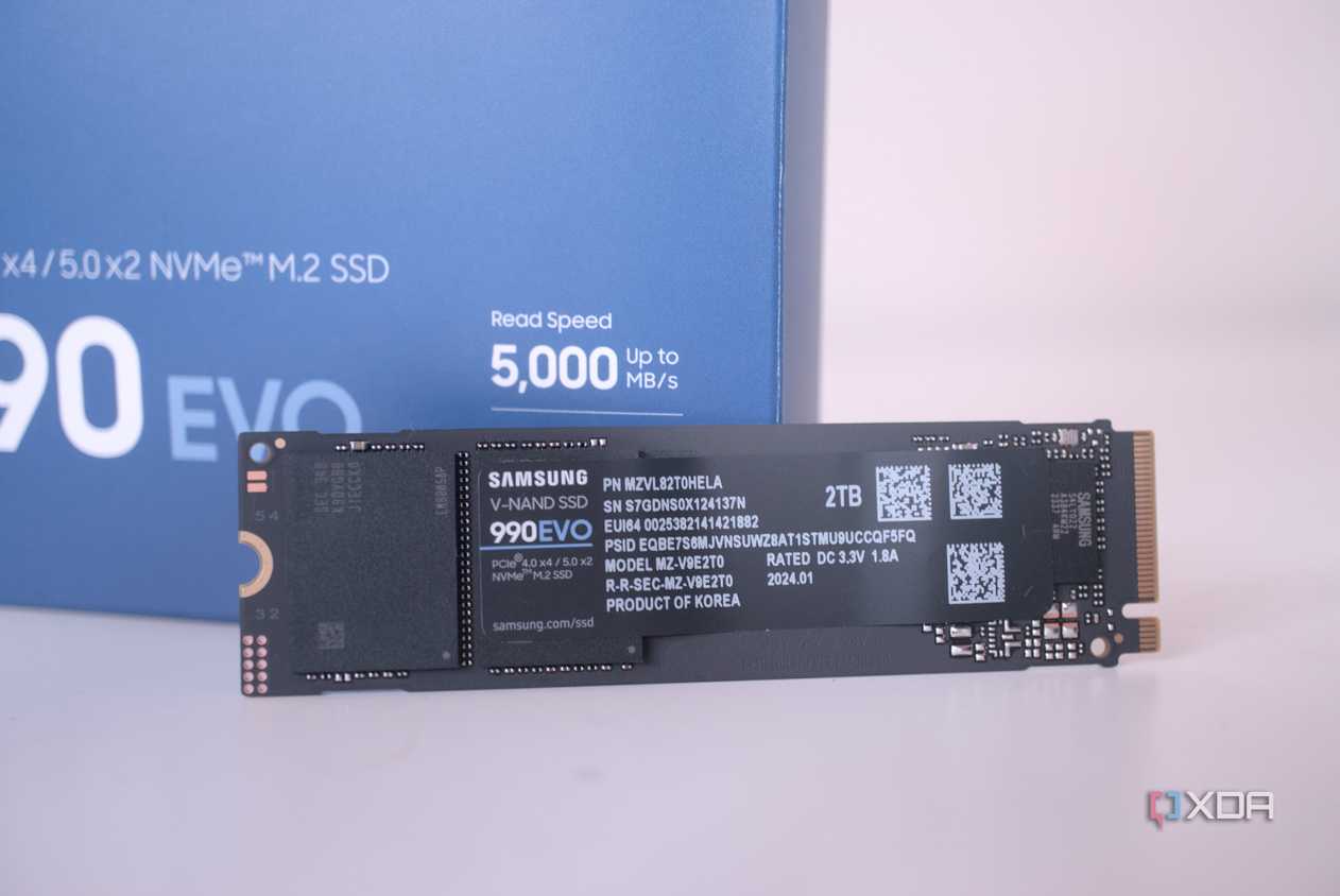 samsung-990-evo-ssd-hero-box-close