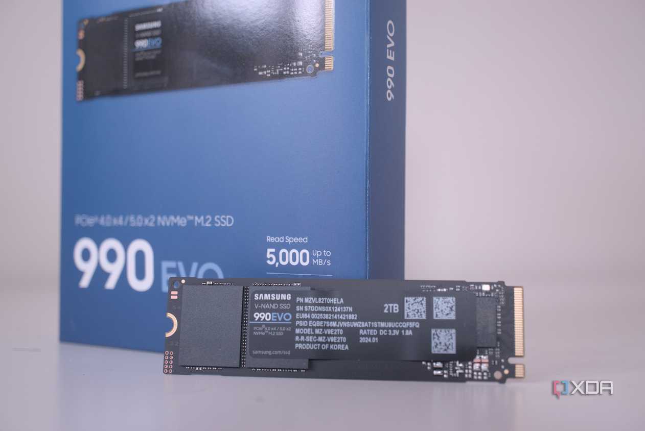 Samsung 990 Evo hero box shot