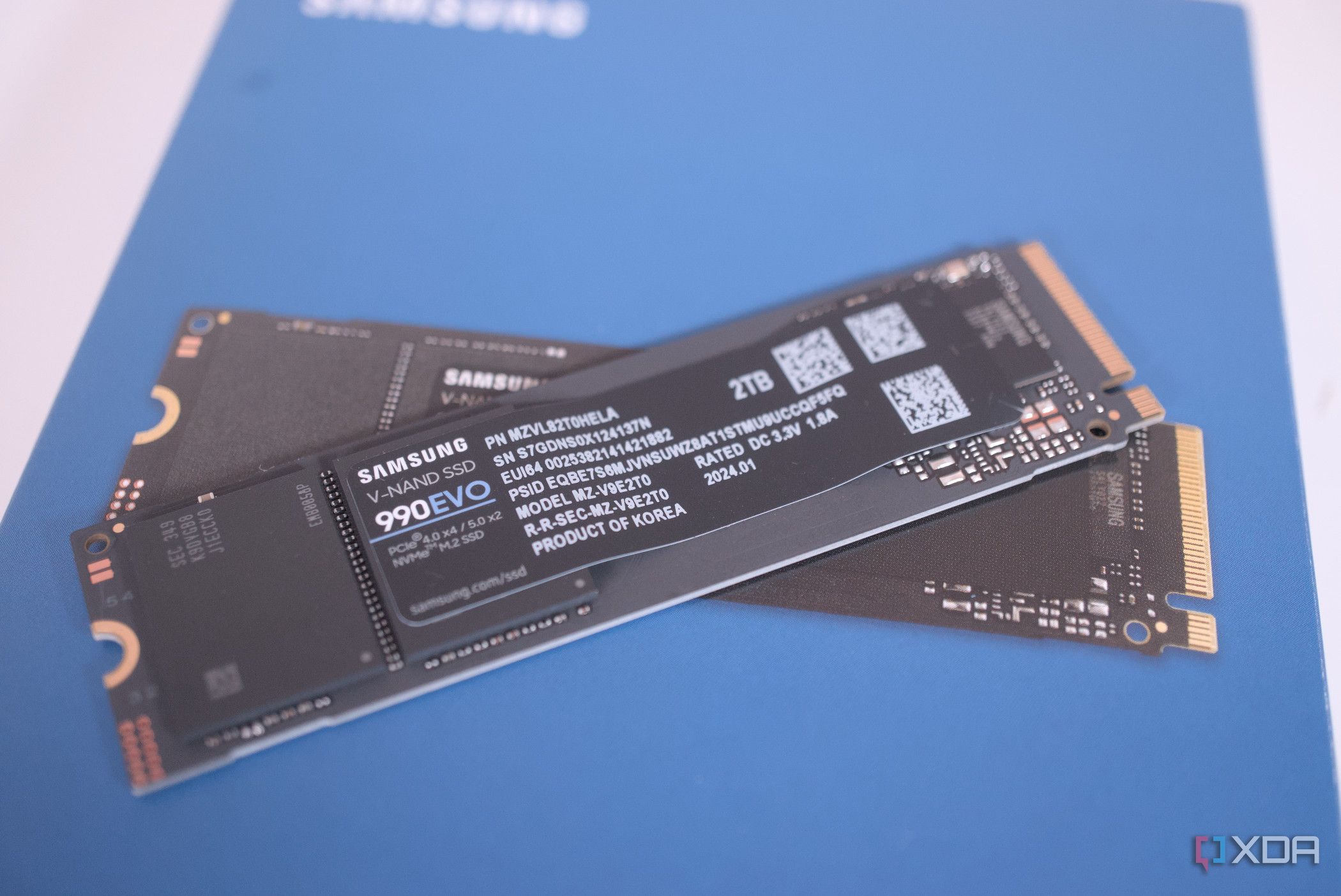 Samsung 990 Evo atop its box