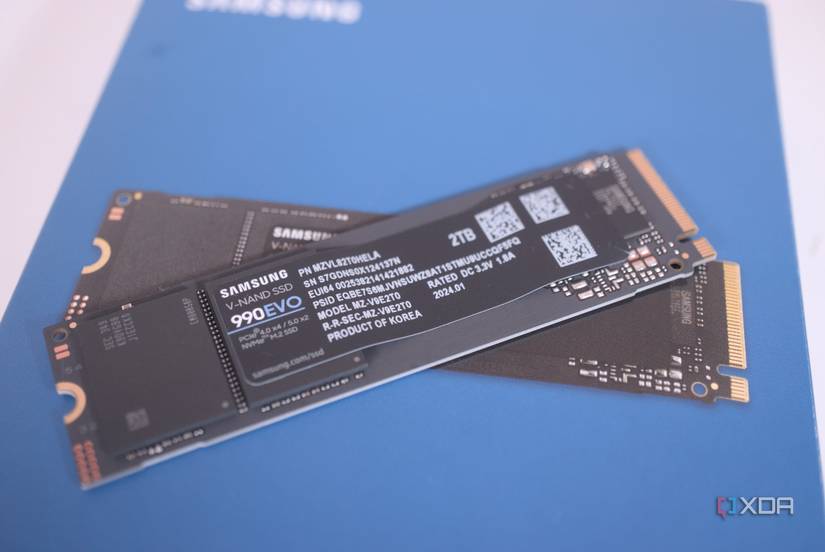 Samsung 990 Evo atop its box