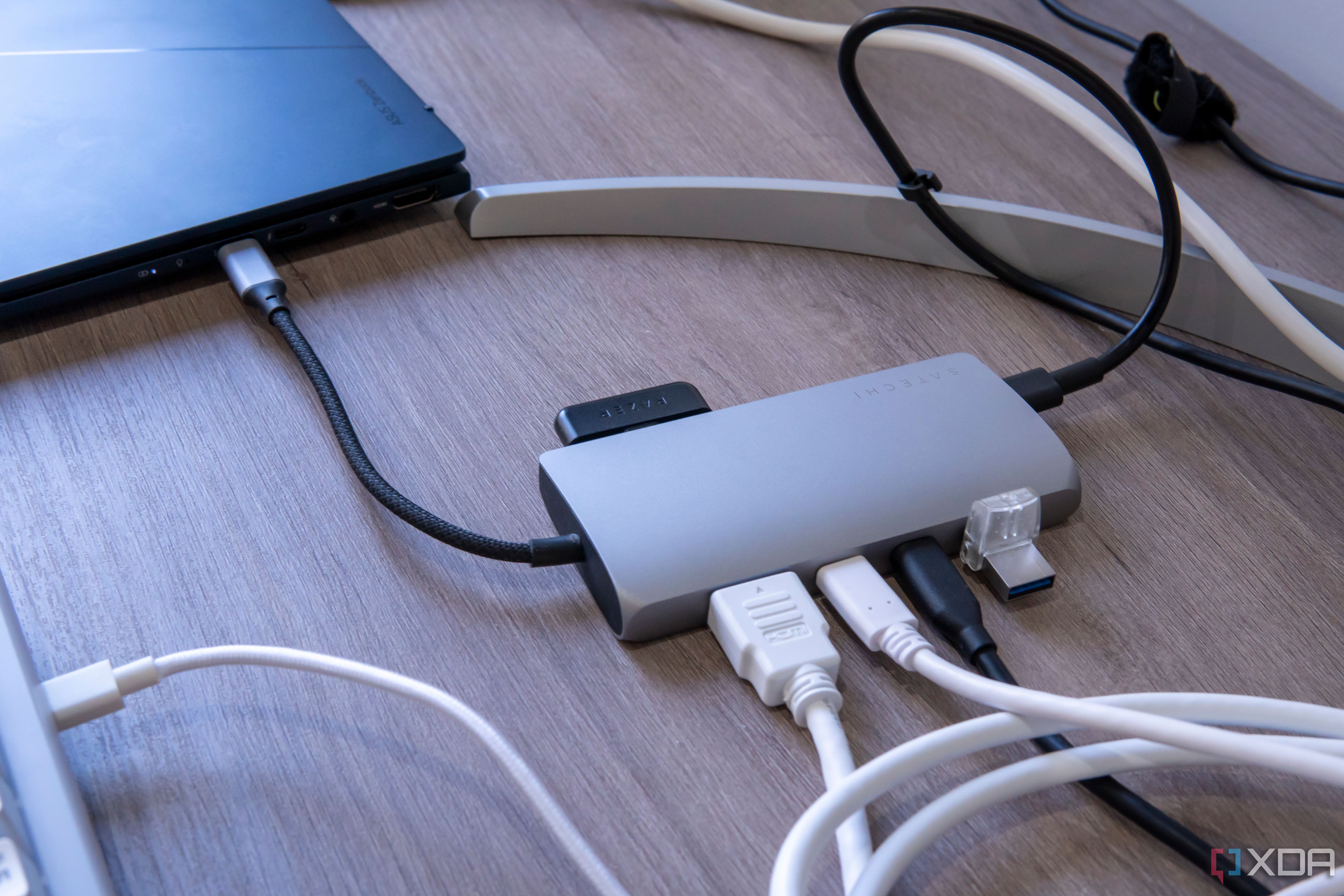 Satechi Multiport Adapter 8K with Ethernet V3-29-1