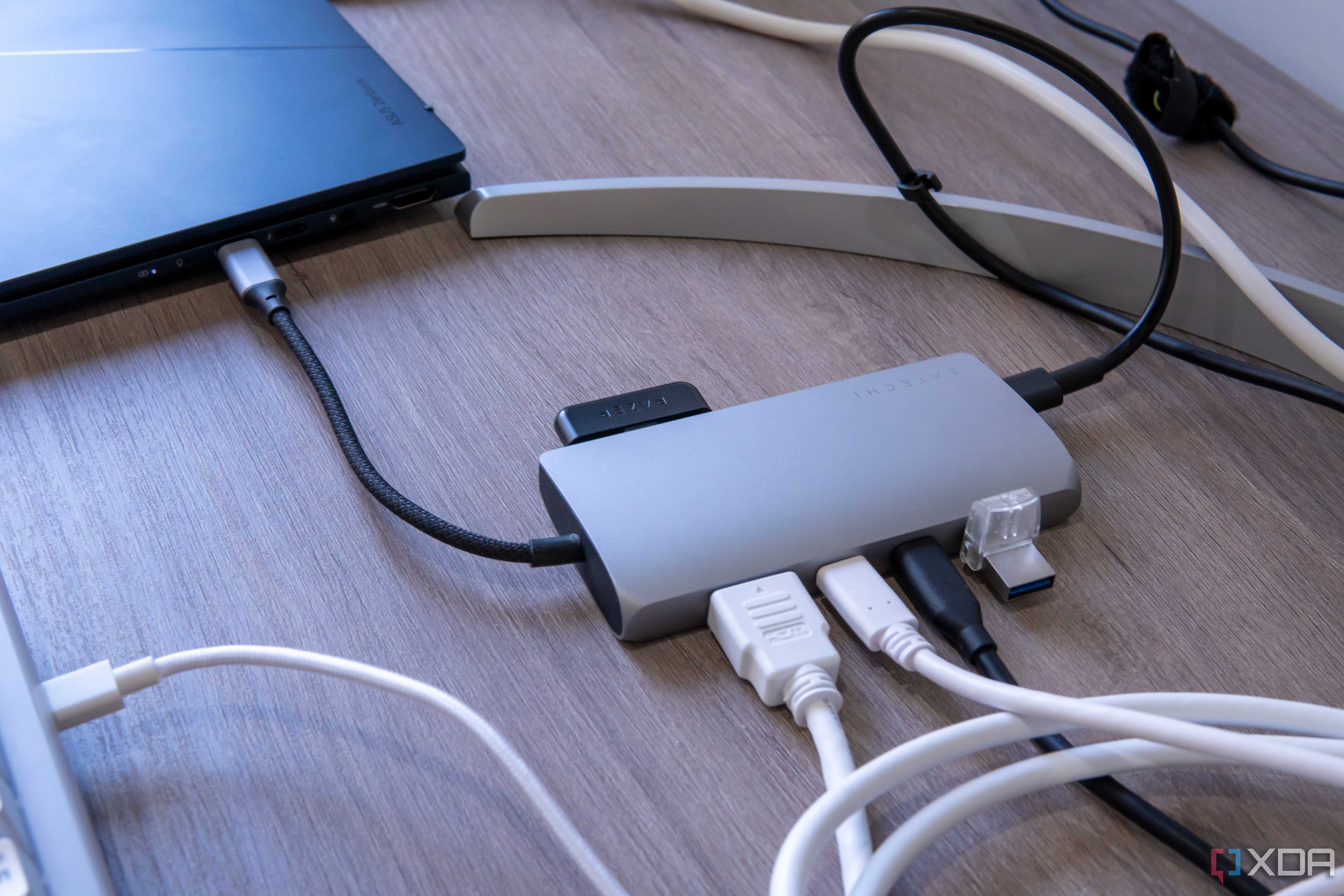 Satechi Multiport Adapter 8K with Ethernet V3-29-1