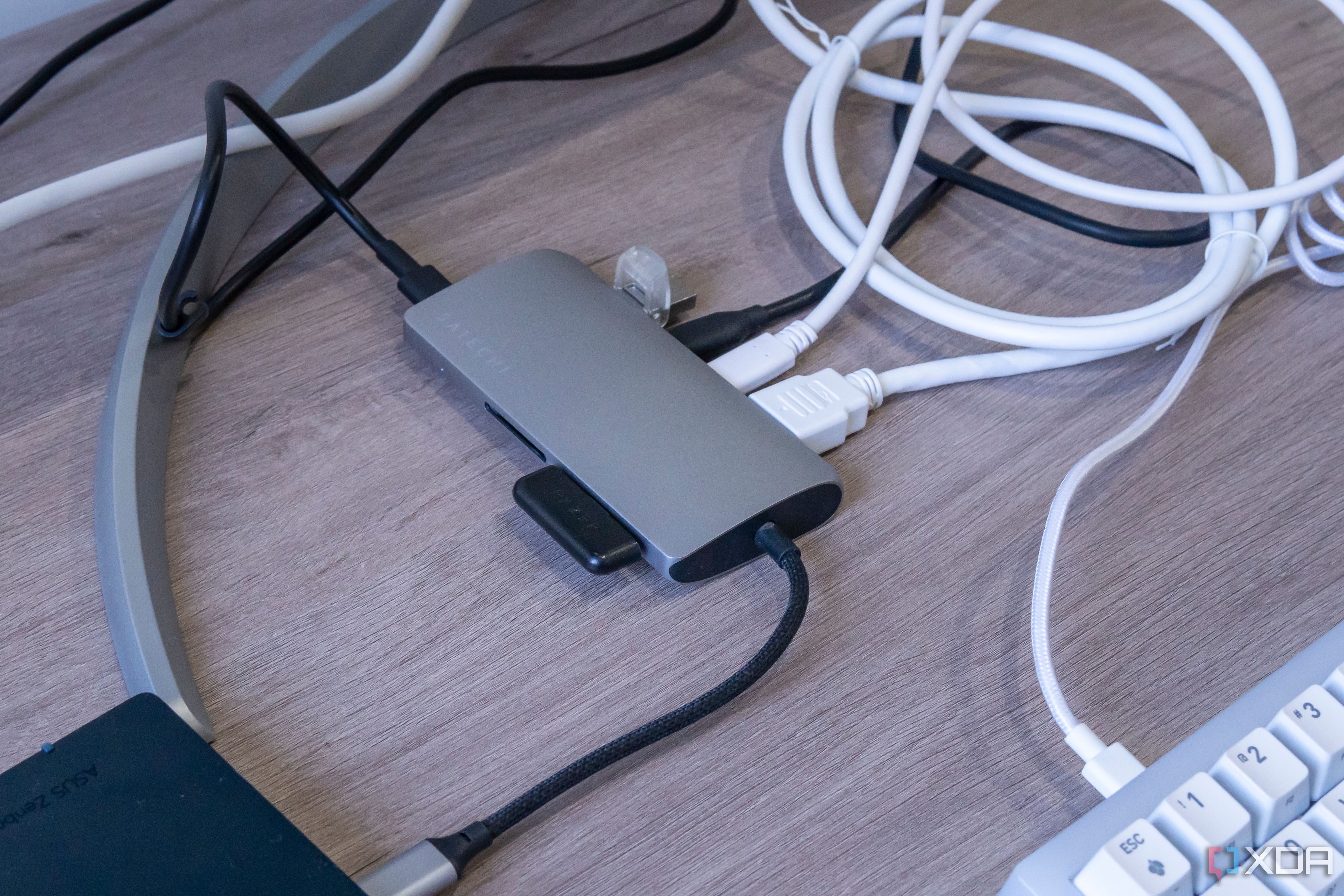 Satechi Multiport Adapter 8K with Ethernet V3-32-1