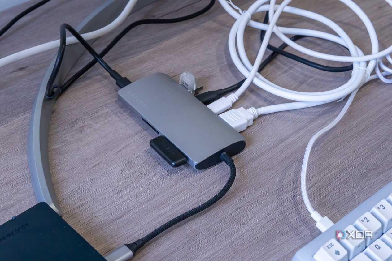 Satechi Multiport Adapter 8K with Ethernet V3-32-1