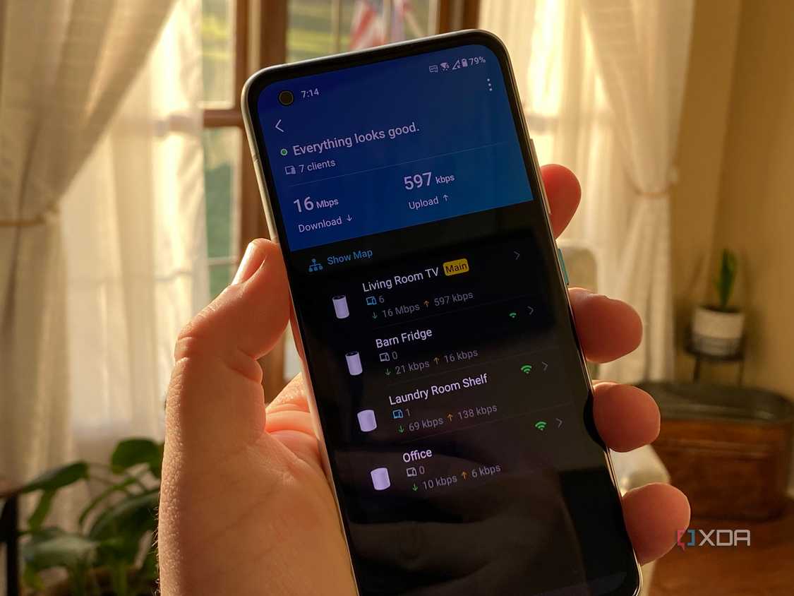 TP-Link Deco app with the node map shown