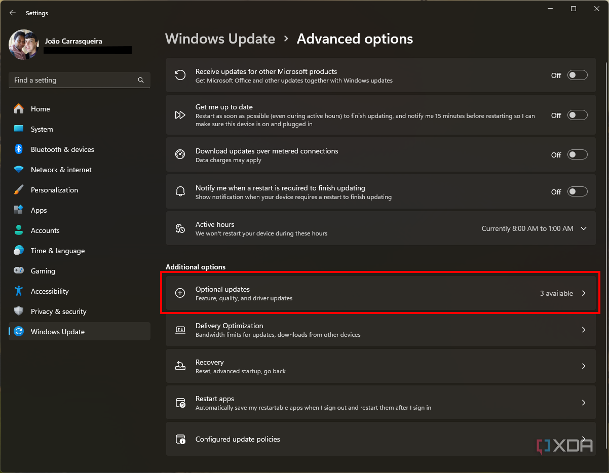 Screenshot of Advanced options for Windows Update in Windows 11, with the optional updates button highlighted