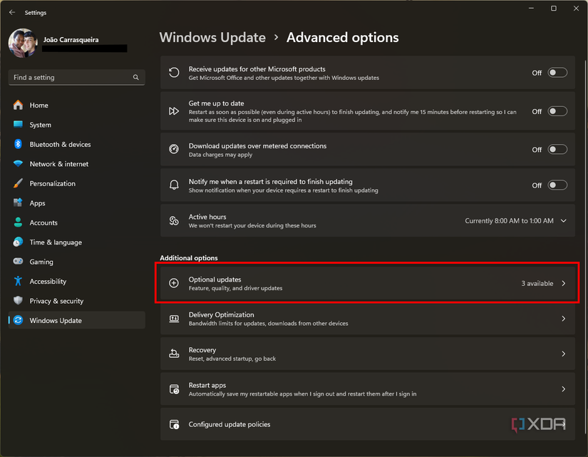 Screenshot of Advanced options for Windows Update in Windows 11, with the optional updates button highlighted