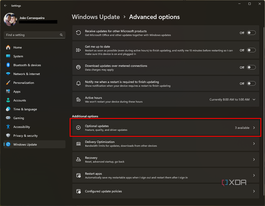 Screenshot of Advanced options for Windows Update in Windows 11, with the optional updates button highlighted