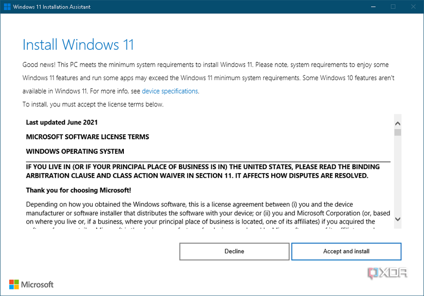 Screenshot of Windows 11 Installation Assistant showing the license terms