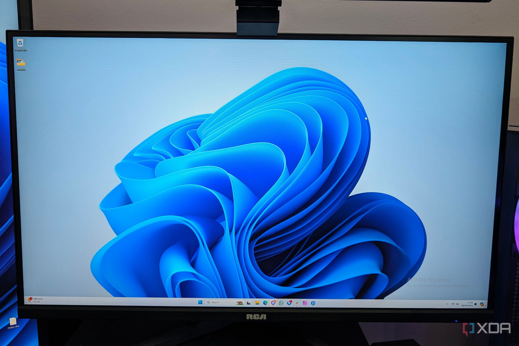 7 monitor settings windows background
