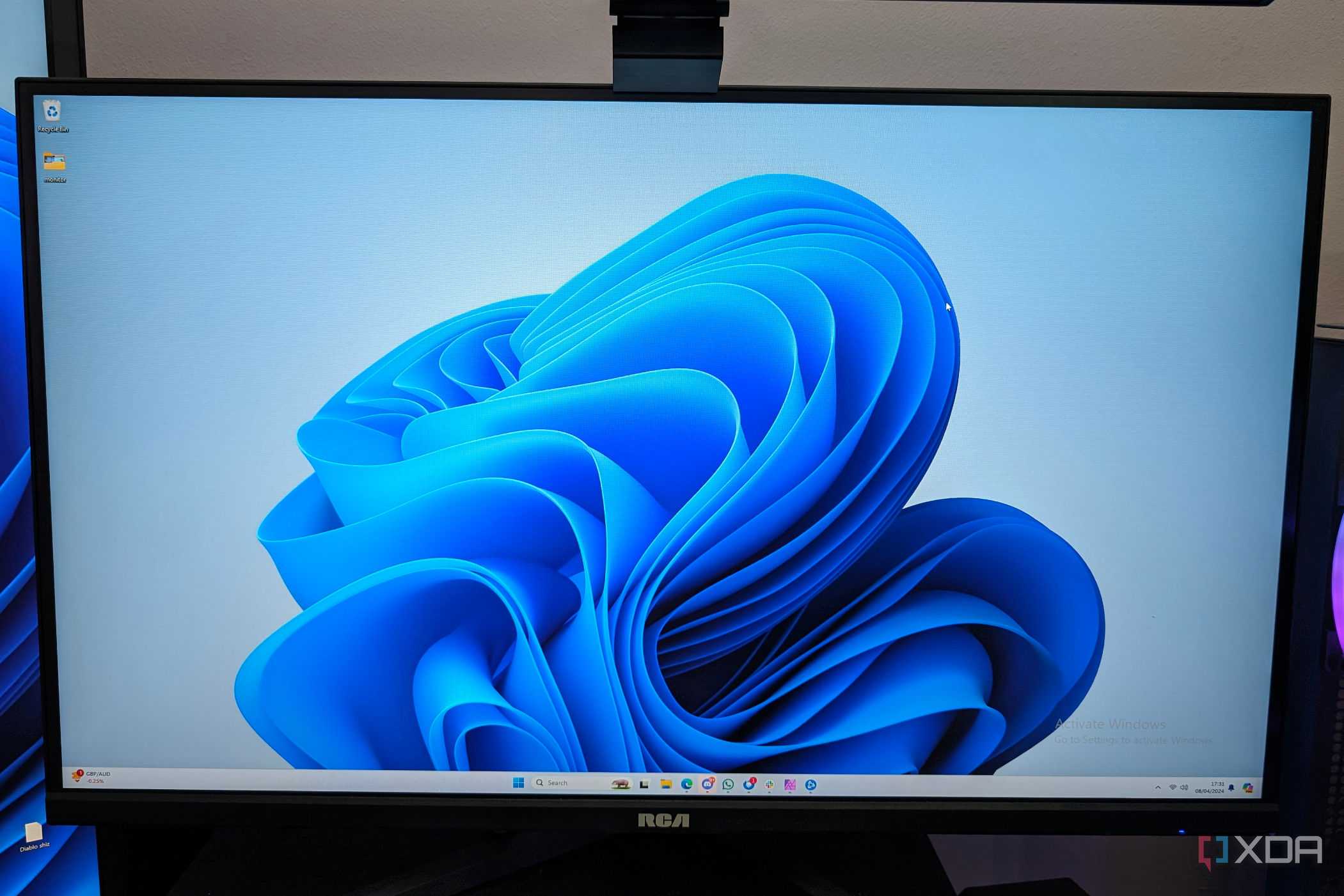 7 monitor settings windows background