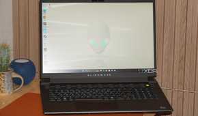 The desktop on an Alienware m18 R2 laptop.