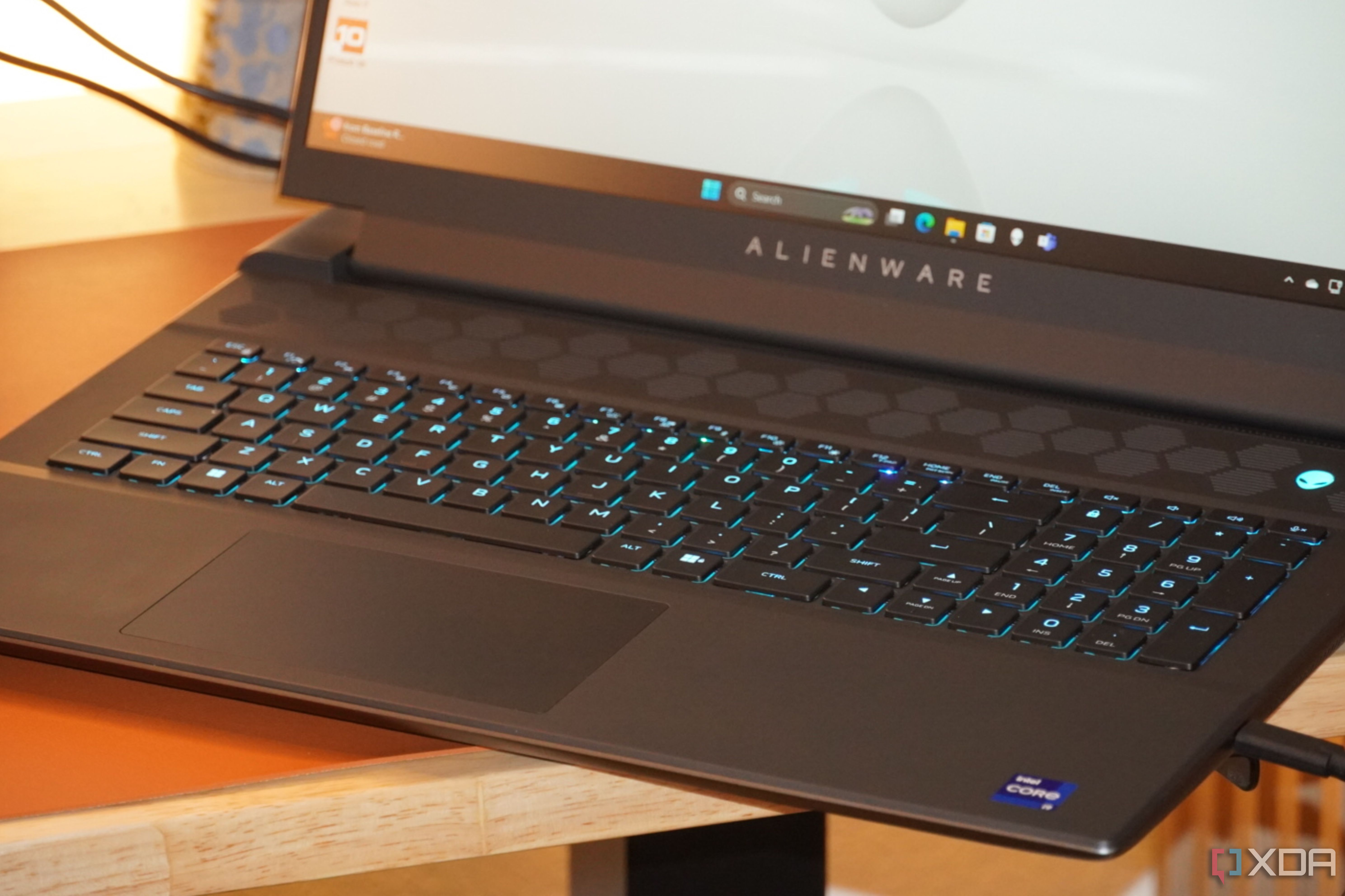 Alienware-m18-R2-7